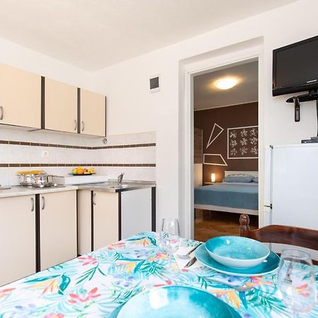 Apartment Linda Врбник Экстерьер фото